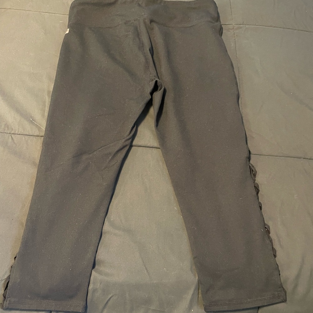 Fabletics Mid Rise Capri - Picture 2 of 4